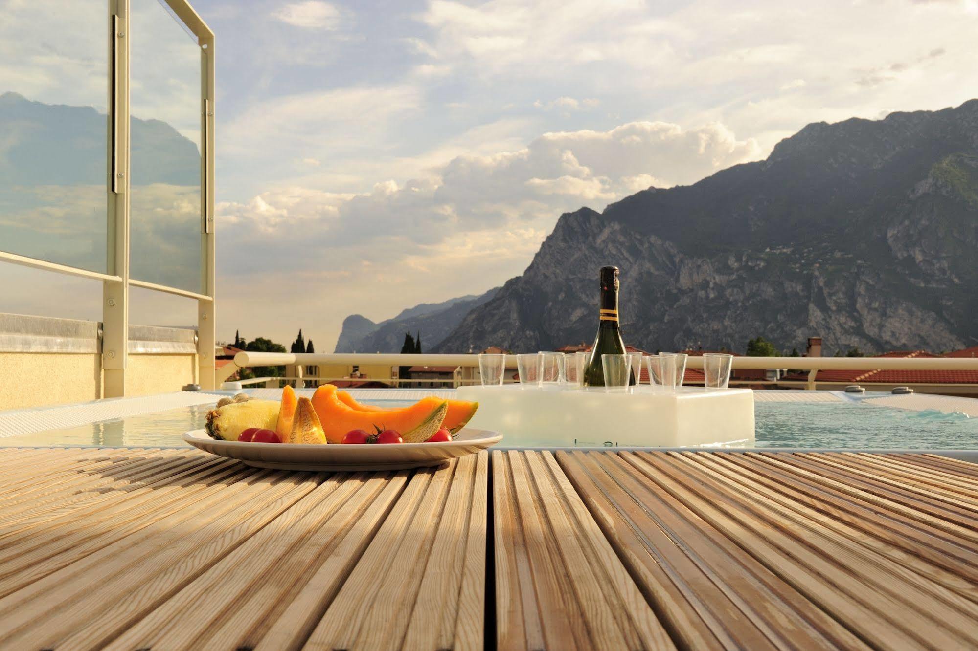 Eco Hotel Bonapace Torbole Sul Garda Exterior photo